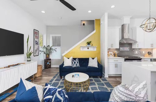 Hurwood Heights House | 5BR Nashville Retreat w/Rooftop Deck Minutes to Broadway & Stadium