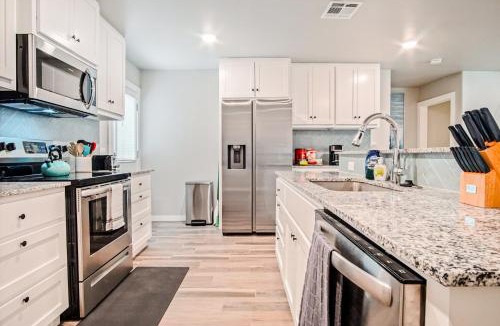 Central Oklahoma City House | 5BR Sleeps 12 Hot Tub, 5 Baths #COL