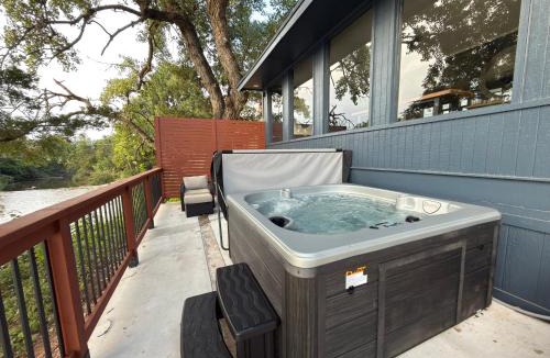 Warr Acres House | 5BR Sleeps 14 Hot Tub, Family Reunions #Lake