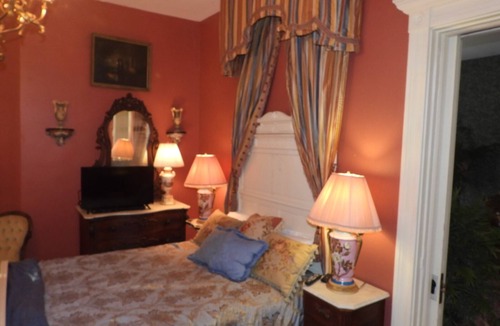 Keokuk Bed & Breakfast | 6-bedroom bed & breakfast in marvelous Keokuk with WiFi, AC