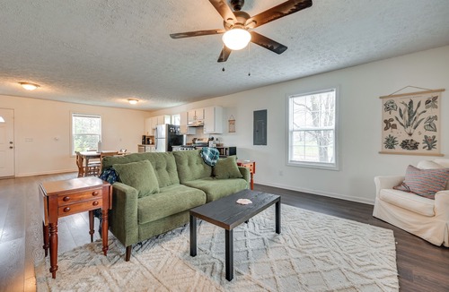 Cave City House | 6 Mi to Mammoth Cave! Mtn-View Home w/Fire Pit