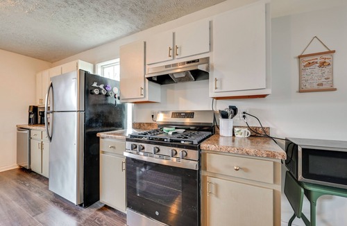 Cave City House | 6 Mi to Mammoth Cave! Mtn-View Home w/Fire Pit
