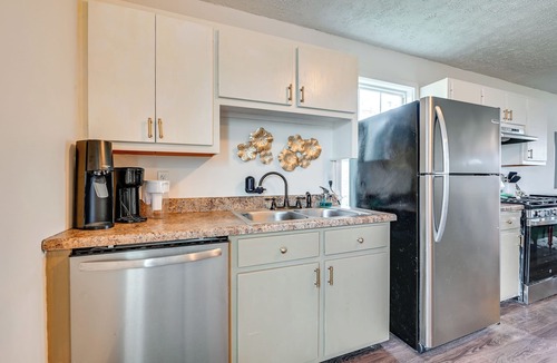 Cave City House | 6 Mi to Mammoth Cave! Mtn-View Home w/Fire Pit