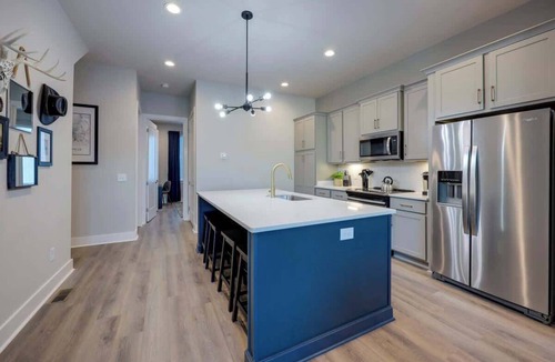 North Nashville House | 6 Mins to Broadway! Lux Design+Rooftop, Sleeps 12!