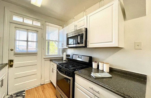St. Louis Apartment | 6647 2E | Lovely Unit in Central St. Louis