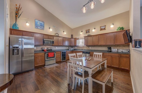 Pepin Condo | 6BR Group Stay Near Lake Pepin w/2 Kitchens - Driftwood Condos