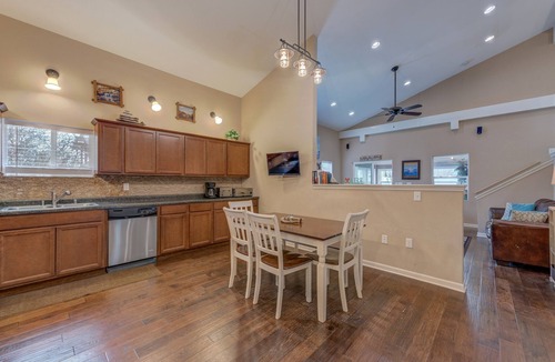 Pepin Condo | 6BR Group Stay Near Lake Pepin w/2 Kitchens - Driftwood Condos