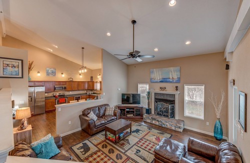 Pepin Condo | 6BR Group Stay Near Lake Pepin w/2 Kitchens - Driftwood Condos