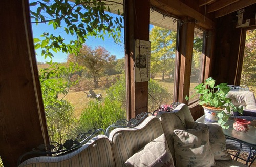 Sulphur Well House | 8 Bedroom 13 Bed large Country Home, Huge Country Kitchen, Bright Starry Nights