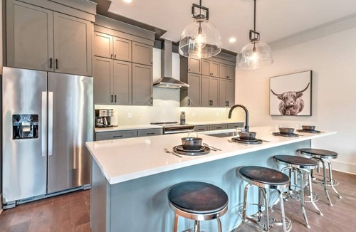 Eastwood House | 8 min to DT★New★E.Nash Home. 4bd/4ba 15min to BNA