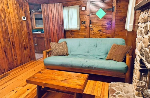 Hot Springs Cabin | A-ARKANSAS ROCKHOUND - Vintage Style, On the Lake-Swim-Fish-Docks-Pet Friendly!