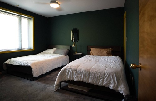 St. Louis House | A Rare Mid-Century Artist Retreat For Large Groups & Reunions