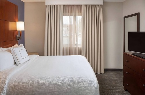 Brentwood Hotel | A Short Drive to Nashville Zoo! 3 Family-Friendly Units, Kitchen, Free Breakfast