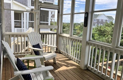 Ocracoke House | Adicus House: Close to Ocracoke's beaches, panoramic views from decks