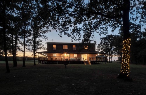 Milfay House | Adventure Acres Log Cabin – Zipline, Arcade, Fishing, Bluey themed room & More!