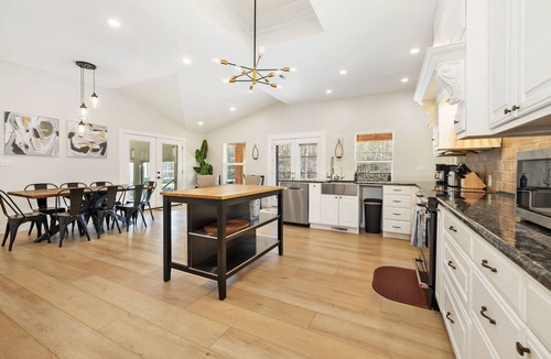 Bella Vista House | Adventure Awaits- Indoor pool & Pickle ball Court
