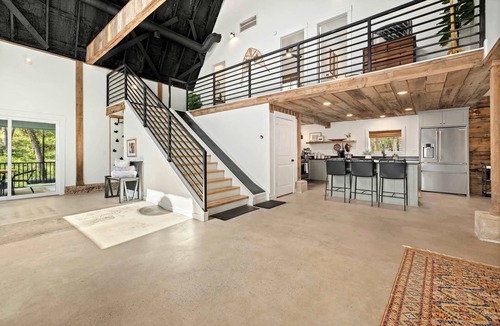 Bella Vista House | Adventure Barn-On HGTV "Fixer to Fab"-Access MTB