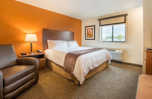 Lebanon Hotel | Affordable Room w/Kitchen Ideal for Long Stays Near Nashville International