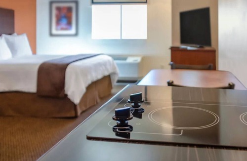 Lebanon Hotel | Affordable Room w/Kitchen Ideal for Long Stays Near Nashville International