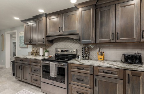 Goreville House | Air Hockey, Porches & Chef's Kitchen