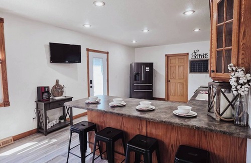 Dyersville House | Airbnb of Dreams - Fully Loaded Shed-Tons of Games