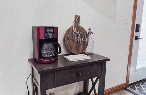 Dyersville House | Airbnb of Dreams - Fully Loaded Shed-Tons of Games