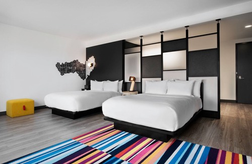 Country Club Plaza Area Hotel | Aloft by Marriott Kansas City Country Club Plaza