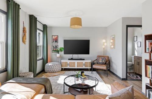 McFerrin Park House | Amazing Backyard Only 2 miles to Downtown with Sauna and FirePit