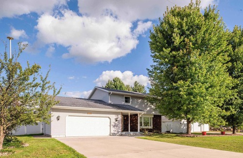 Whiting House | Amazing Family Retreat w/Fenced Yard & BBQ!