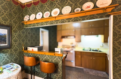 McGregor Apartment | American House 1854- Steamboat Landing, 4 Bedrooms, 1.5 Bath, Full Kitchen