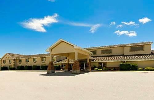 Republic Hotel | AmericInn by Wyndham Republic