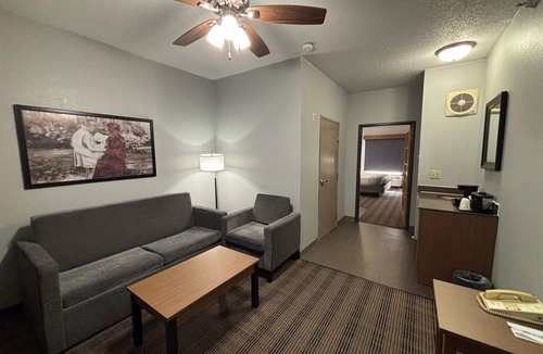 Galesburg Hotel | AmericInn by Wyndham Galesburg