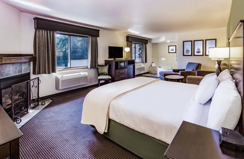 Hampton Hotel | AmericInn by Wyndham Hampton