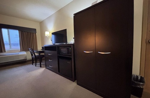 Monmouth Hotel | AmericInn by Wyndham Monmouth