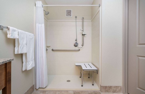 Winona Hotel | AmericInn by Wyndham Winona