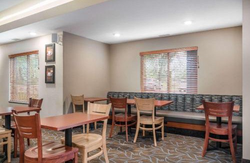 Winona Hotel | AmericInn by Wyndham Winona