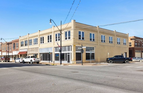 Okmulgee Apartment | Apartment 3: Okmulgee Main St