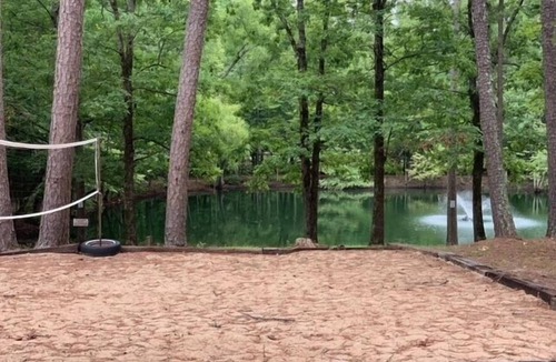 Broken Bow Cabin | Apple Blossom | Sleeps 6 | Pond View Deck, Fire Pit & Near Beavers Bend