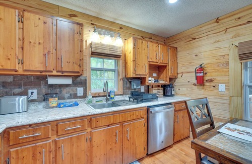 Oneida Cabin | At John Smith Hiking/Horse Back Trl to Angel Falls