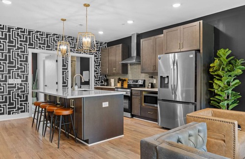 Talbot's Corner Villa | Bachelor’s Dream Pad - 4BR w/Game Room & Rooftop!