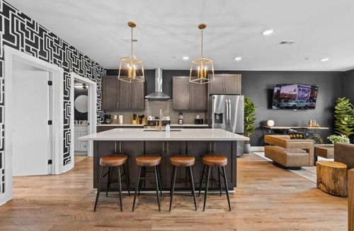 Talbot's Corner Villa | Bachelor’s Dream Pad - 4BR w/Game Room & Rooftop!