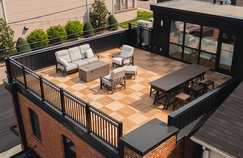 Glasgow Apartment | Balcony on Broadway - Enjoy the fire on the rooftop balcony in historic Glasgow.