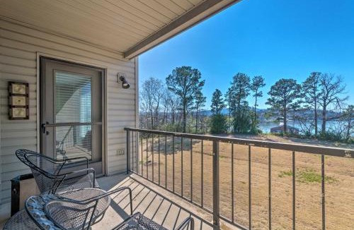 Lake Hamilton Apartment | Balcony, Pool and Hot Tub Cozy Condo in Arkansas!