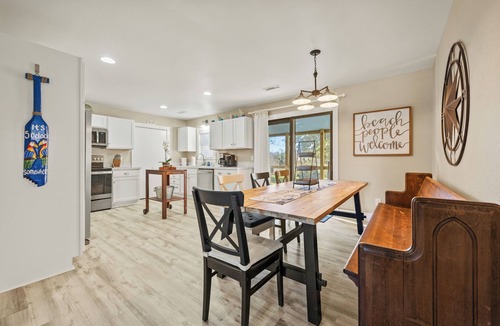 Buxton House | Barefoot Bungalow Buxton: Hot Tub, Screened Porch, Outdoor Fun & Beach Nearby
