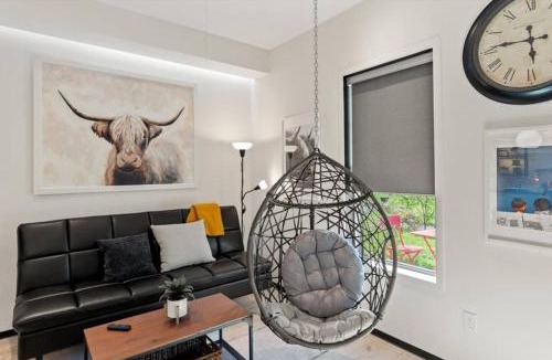Jefferson City House | Barndo1 Fluffy Cow Farm Stay at Cedar Pond Farms