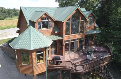 Scottsville House | Barren River Lake Cabin ~ Hot Tub, Pet-Friendly, Near Mammoth Cave