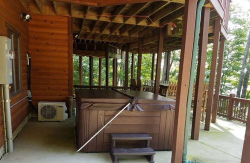 Scottsville House | Barren River Lake Cabin ~ Hot Tub, Pet-Friendly, Near Mammoth Cave