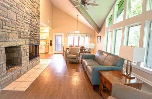 Lucas Hotel | Barren River Lake State Resort Park
