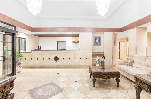 Oklahoma City Hotel | Baymont Inn & Suites by Wyndham Oklahoma City North