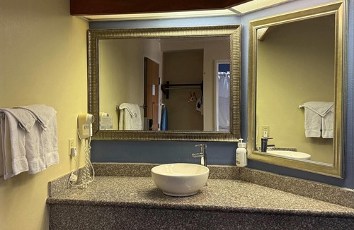 Haubstadt Hotel | Baymont by Wyndham Evansville North/Haubstadt